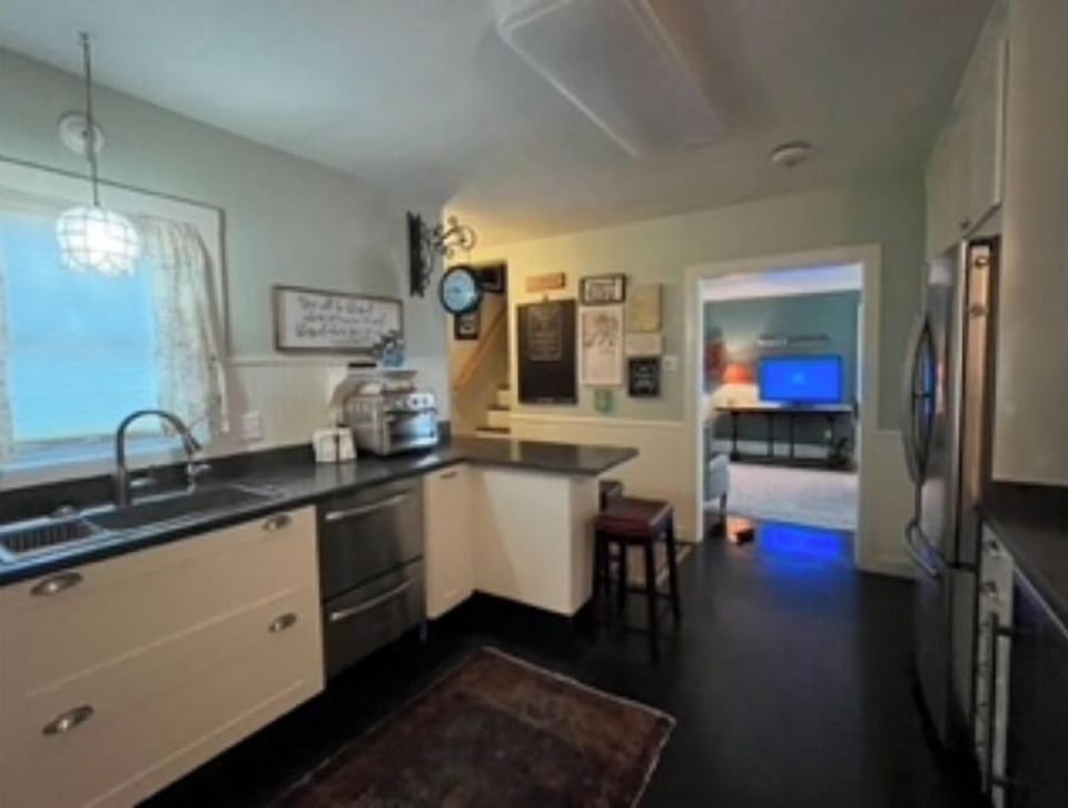 Kitchen-well supplied cooking, baking, basics plus condiments and spices