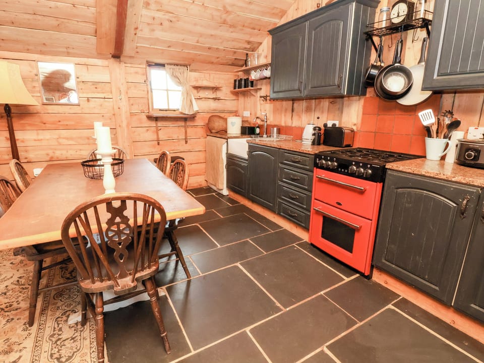 Fridge, dishwasher, cookware/dishes/utensils