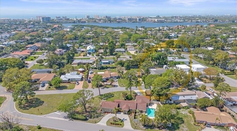 view of the neighborhood 