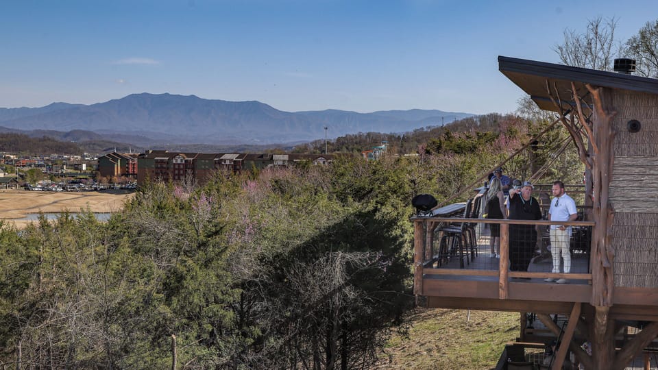 SMOKY MOUNTAIN VIEWS FROM HONEY HOLE LUXURY TREEHOUSE AT SANCTUARY TREEHOUSE RESORT - SMOKY MOUNTAINS