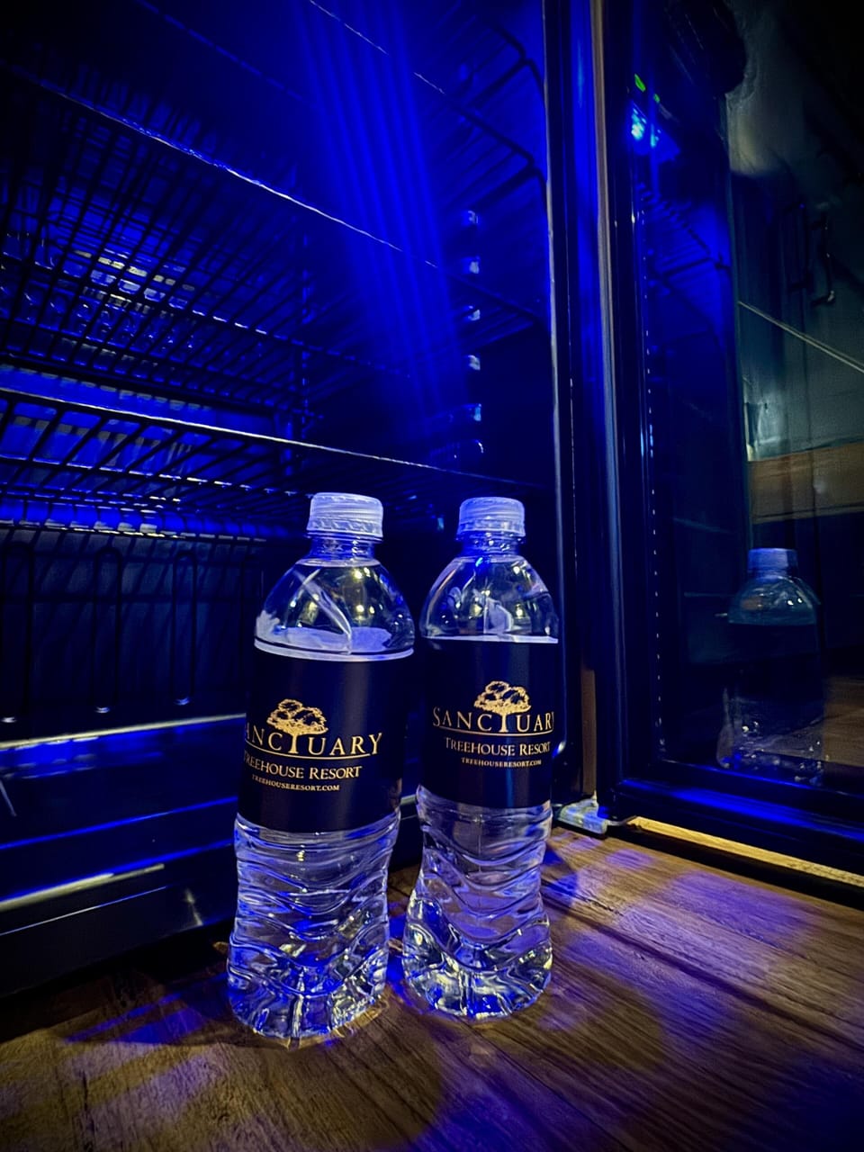 MINI FRIDGE - KITCHENETTE - COMPLIMENTARY BOTTLED WATER INCLUDED