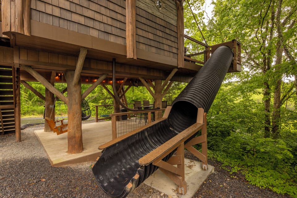20-FOOT SLIDE - TREE-MENDOUS FUN TREE FORT TREEHOUSE - SANCTUARY TREEHOUSE RESORT