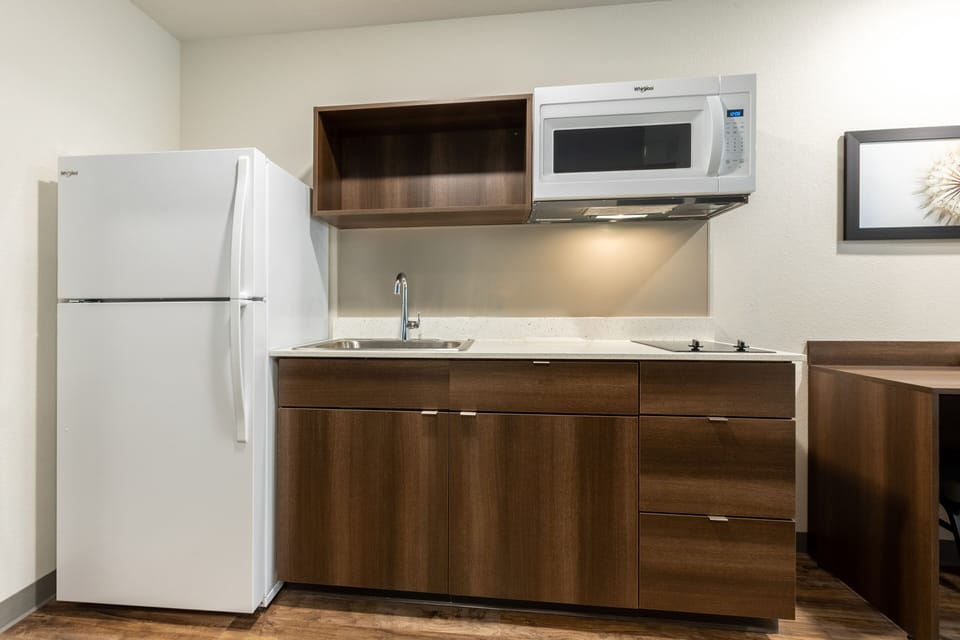 Fridge, microwave