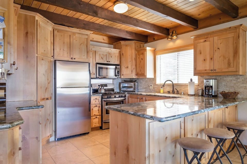 Modern Kitchen with all you need to cook a delicous meal!