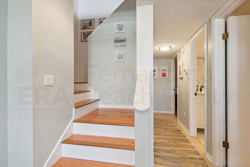 Stairs/Down Stairs Hallway