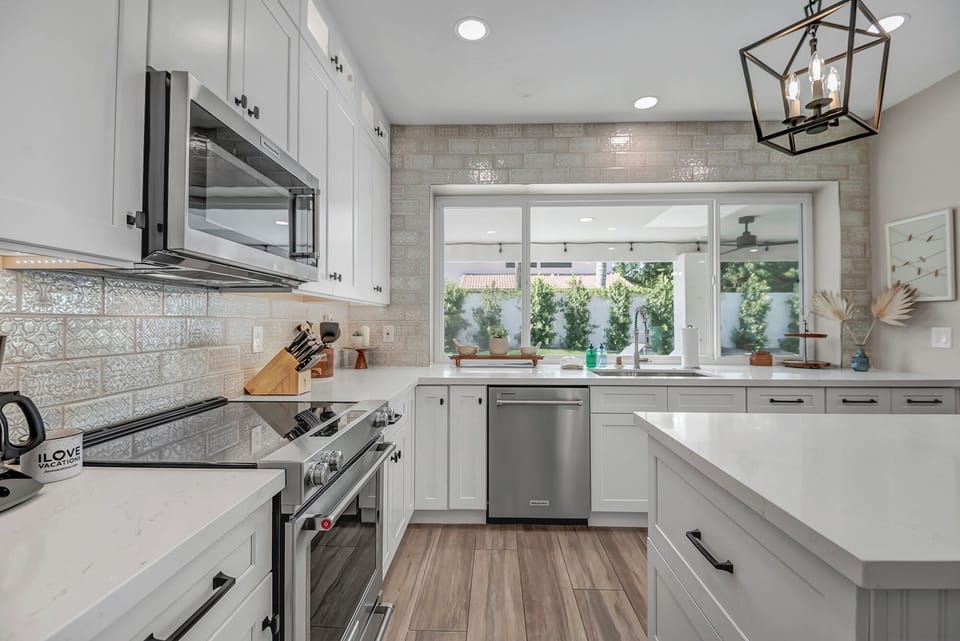 Full Equipped Kitchen with Stainless Steel Appliances