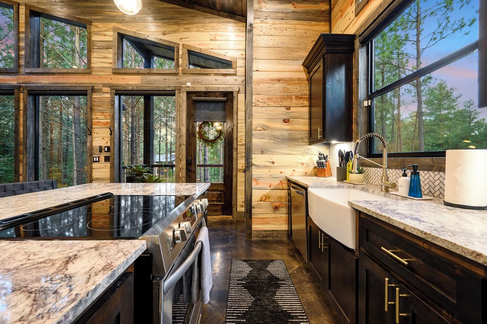 Well equipped kitchen with everything you'll need to whip up a gourmet meal.