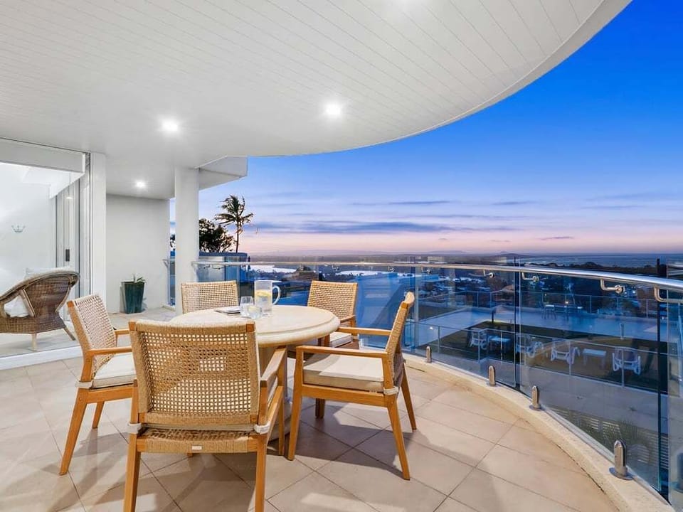 Alfresco dining with sunset views