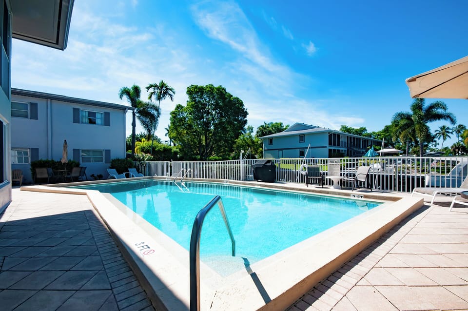 Pool 2

