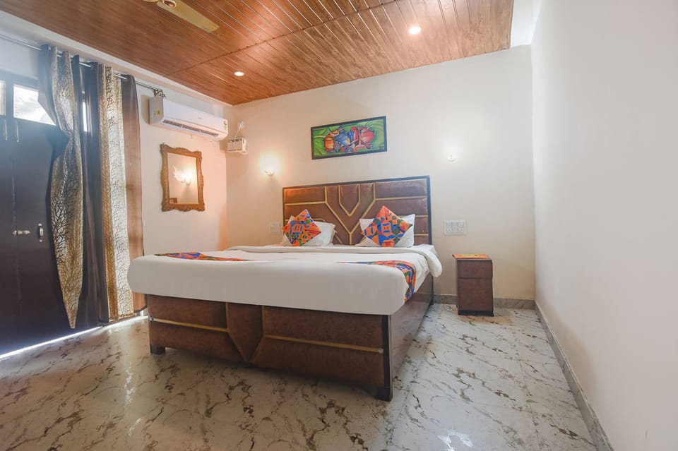 Egyptian cotton sheets, premium bedding, in-room safe, free WiFi