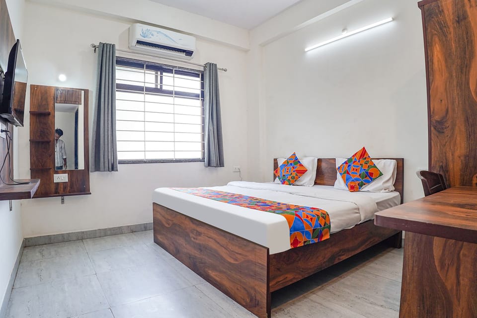 Egyptian cotton sheets, premium bedding, in-room safe, WiFi (free)