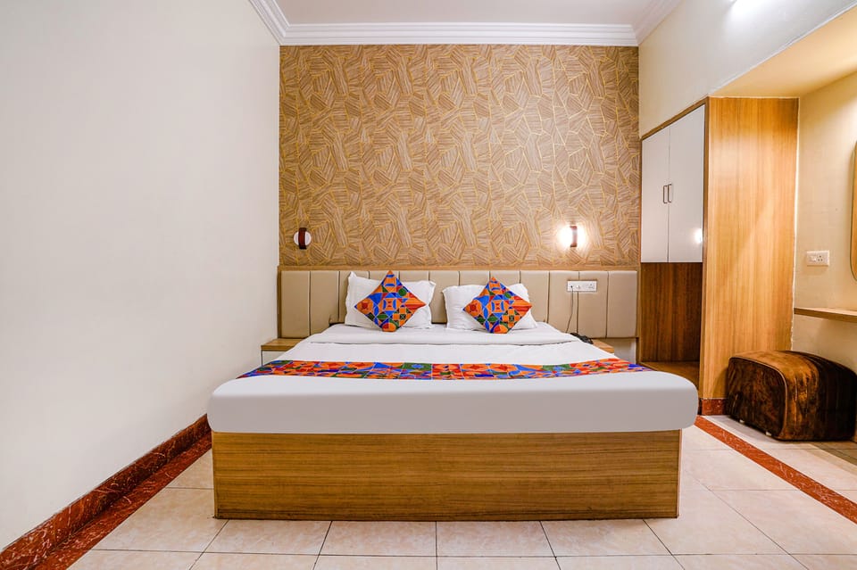 Egyptian cotton sheets, premium bedding, in-room safe, free WiFi