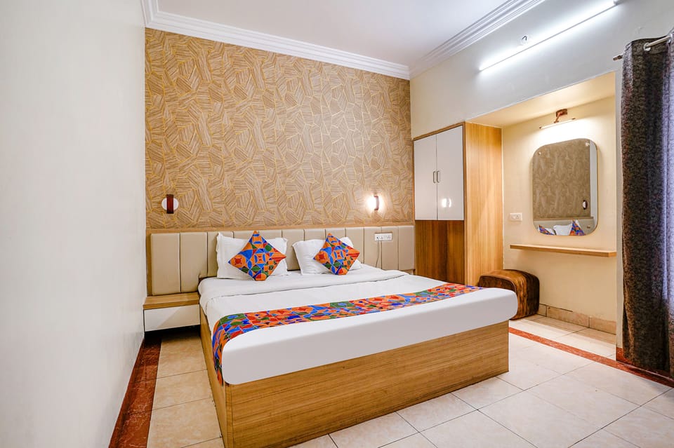Egyptian cotton sheets, premium bedding, in-room safe, free WiFi