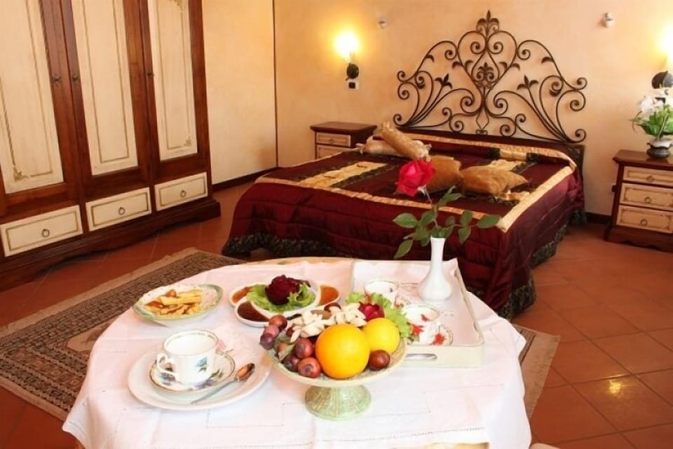 Double Room | Room service - dining
