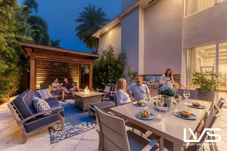 Outdoor oasis with Heated Pool, Hot Tub, Waterfall, Fire Pit, BBQ