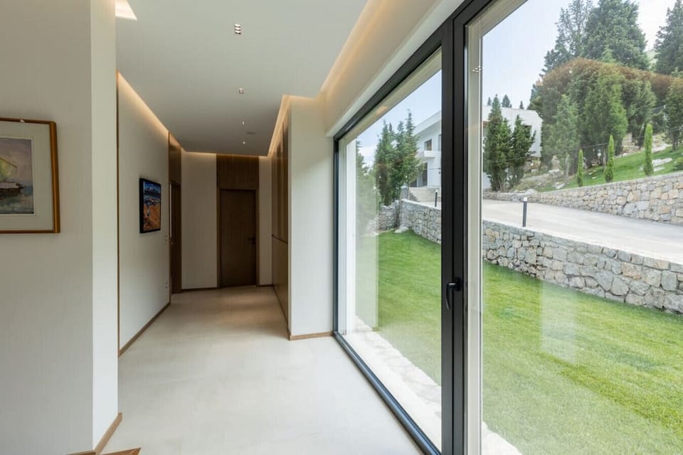 Hallway (Ground floor)