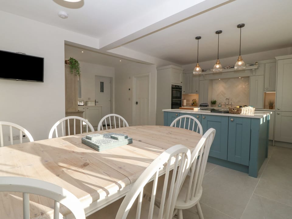 Cottage | Dining