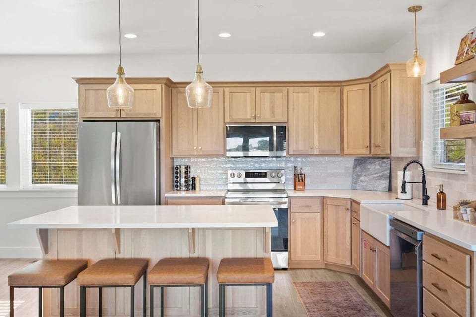 Well equipped kitchen for cooking