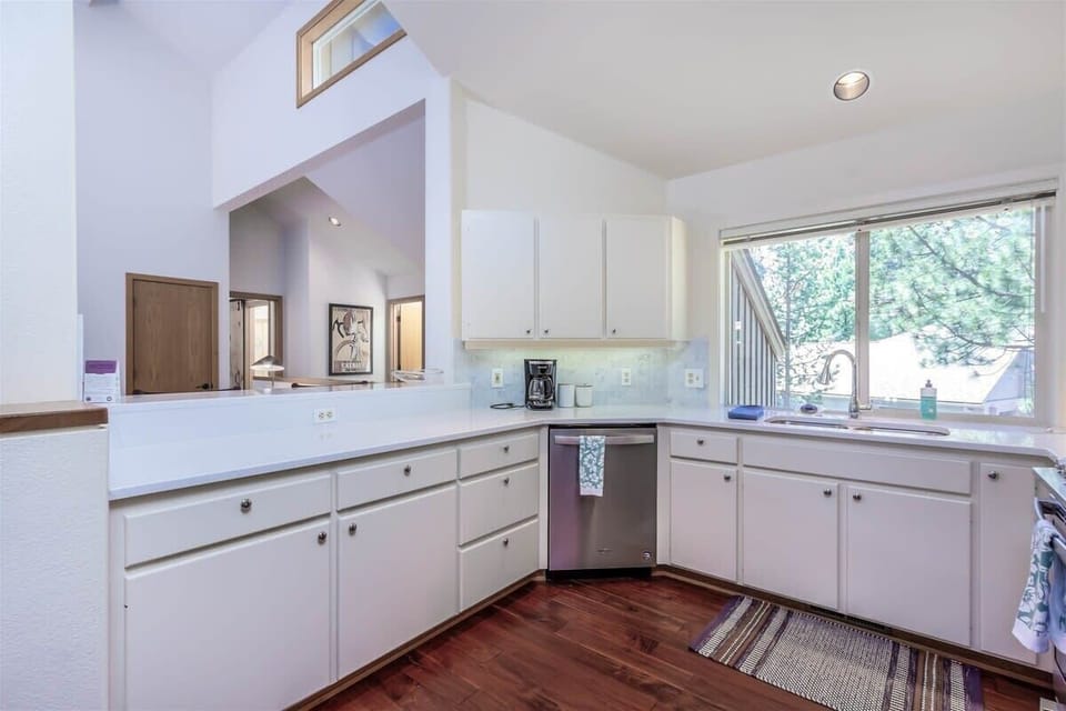 Plenty of cooking and prep space for those holiday meals