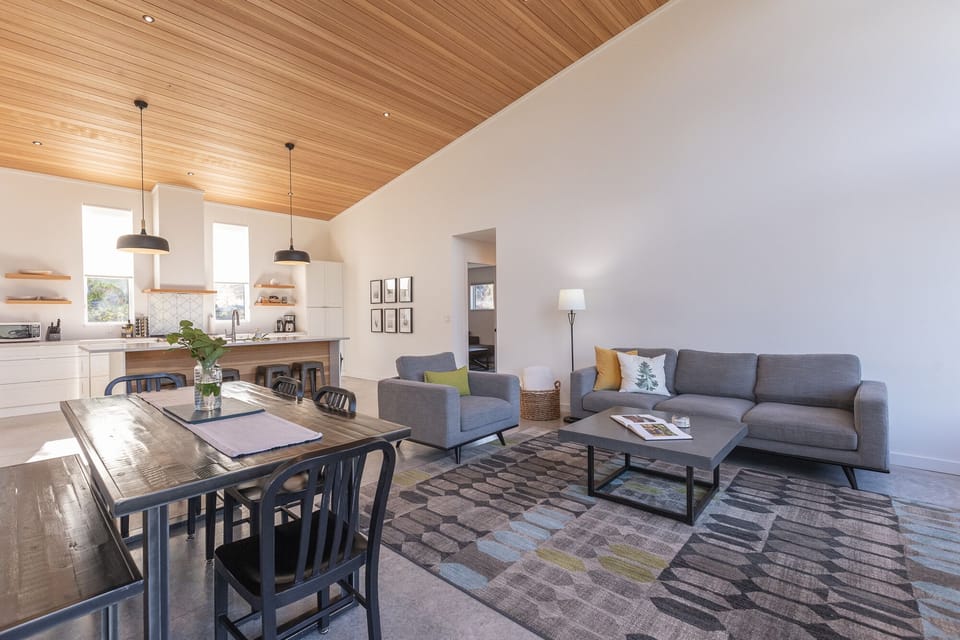 Living/dining area