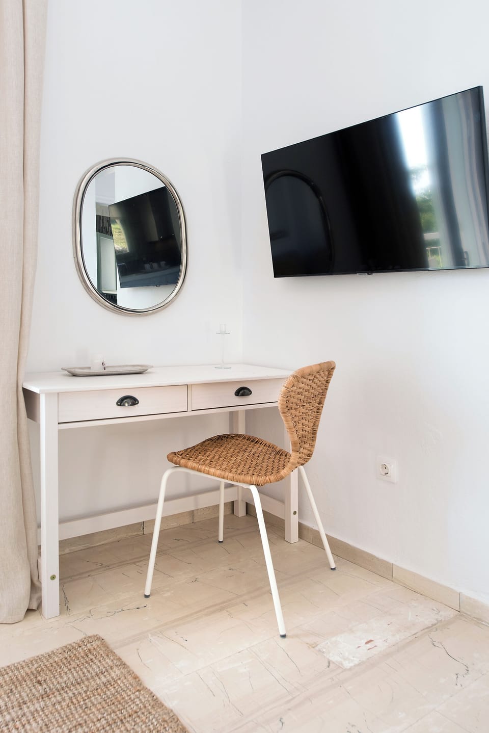 Deluxe Suite, Sea View | Living area | LCD TV