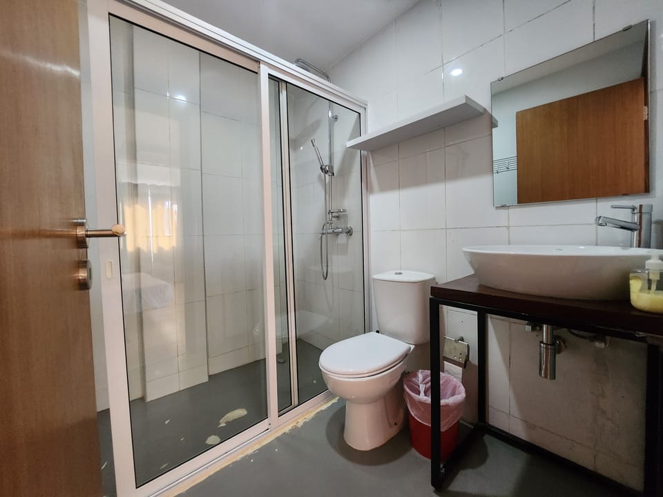 Shower, rainfall showerhead, hair dryer, heated floors
