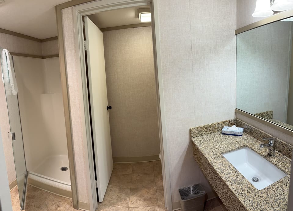 Room, 1 Bedroom | Bathroom | Towels, shampoo