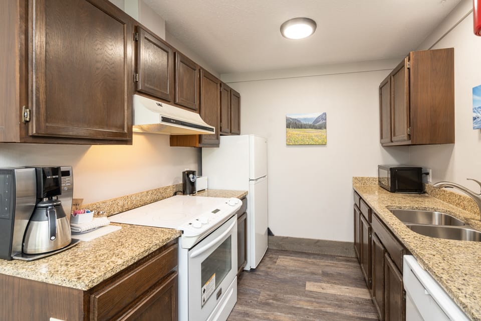 Condo, 1 Bedroom | Private kitchen | Coffee/tea maker, fridge, oven, toaster