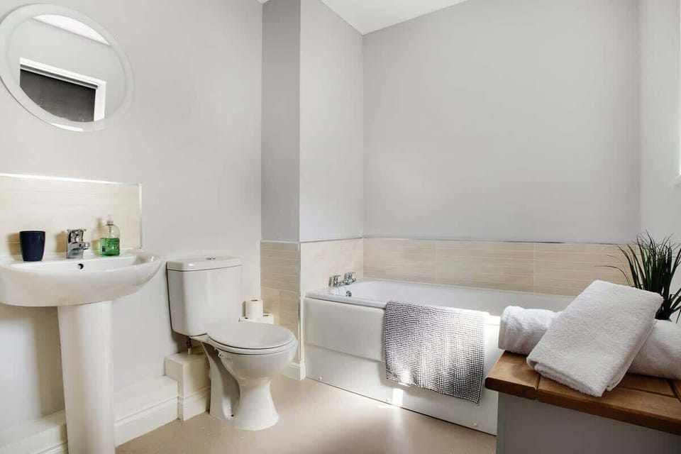 The bathroom benefits from a bath, separate shower, toilet and a sink. 