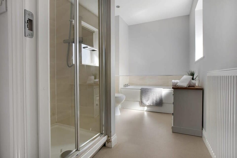 The bathroom benefits from a bath, separate shower, toilet and a sink. 