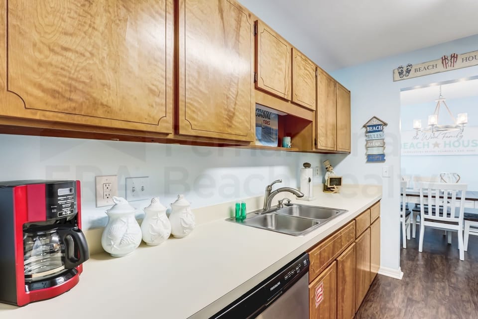House, 2 Bedrooms | Private kitchen | Fridge, oven, coffee/tea maker, toaster
