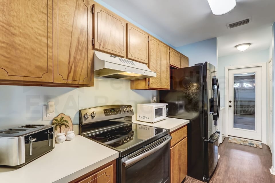 House, 2 Bedrooms | Private kitchen | Fridge, oven, coffee/tea maker, toaster