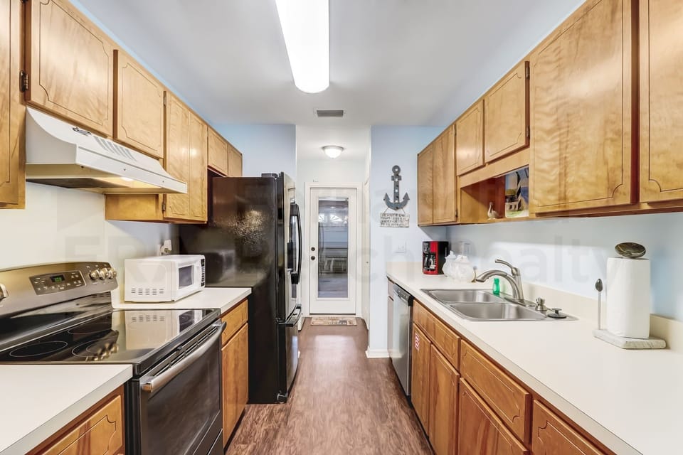 House, 2 Bedrooms | Private kitchen | Fridge, oven, coffee/tea maker, toaster