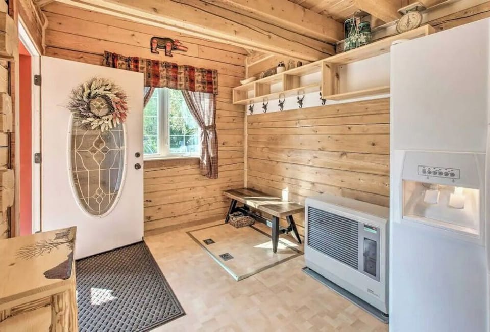 Entry way to cabin 