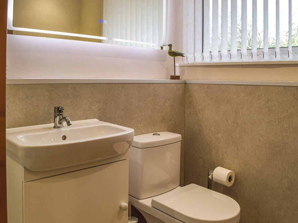 Shower room | Mutton Hill Cottage, Pembroke