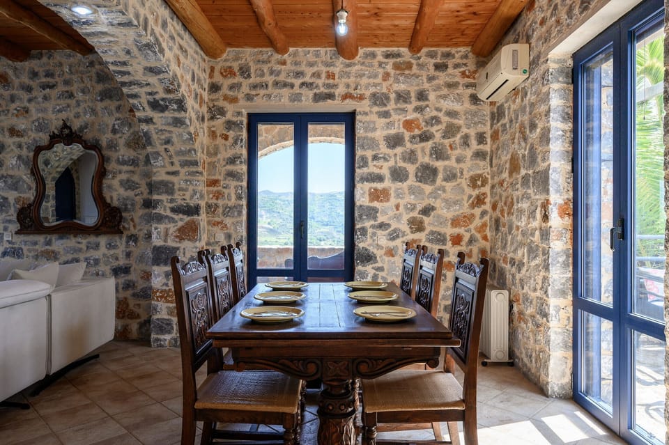 Petritis,serene villa,pool,Near taverns,Crete,Greece