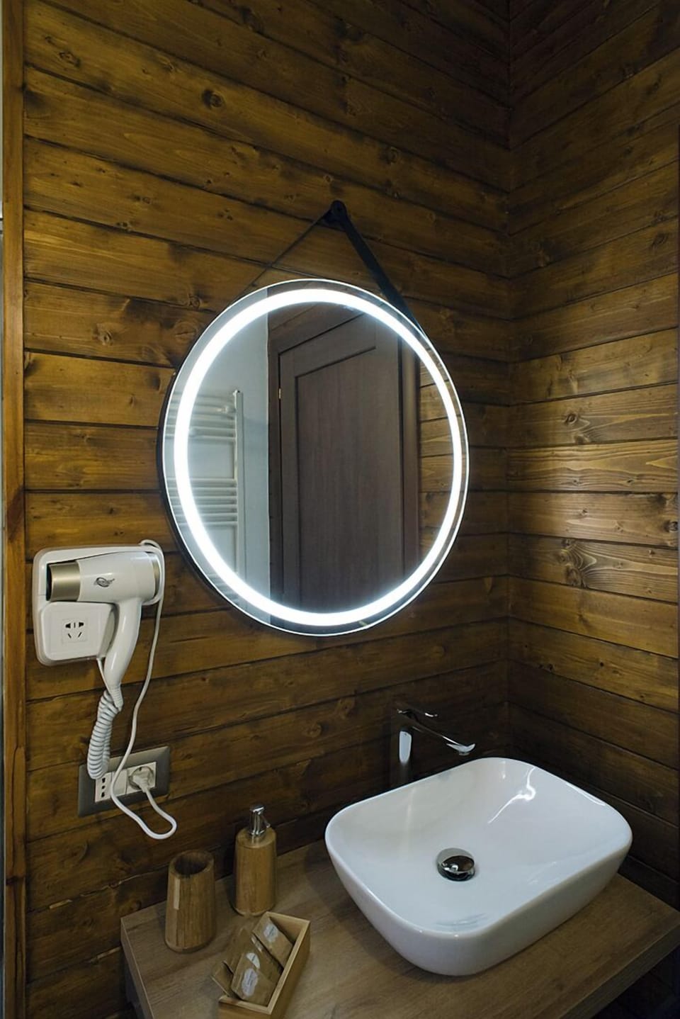 Comfort Triple Room, 1 Bedroom | Bathroom | Shower, rainfall showerhead, free toiletries, hair dryer