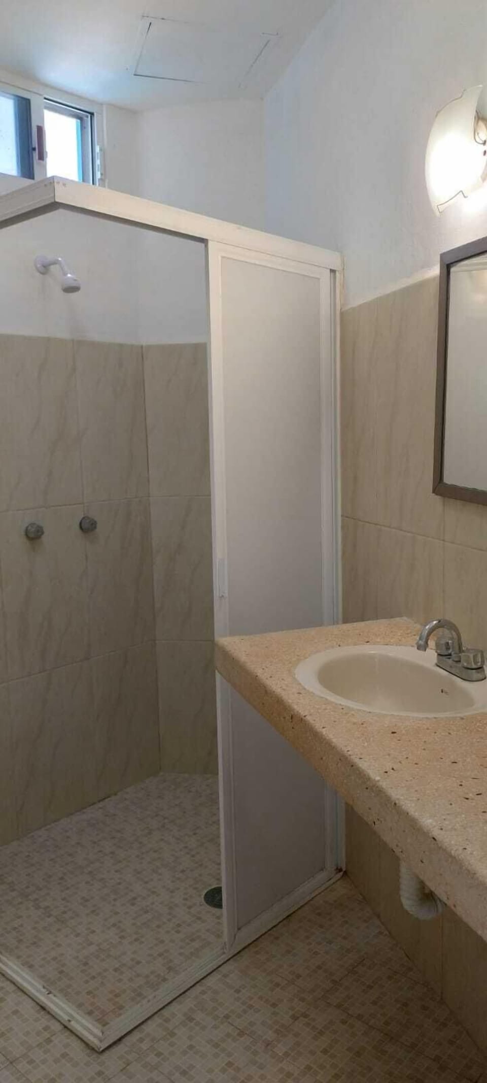 Family Room | Bathroom | Shower, rainfall showerhead, free toiletries, towels