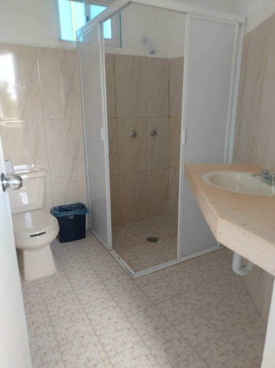 Family Room | Bathroom | Shower, rainfall showerhead, free toiletries, towels