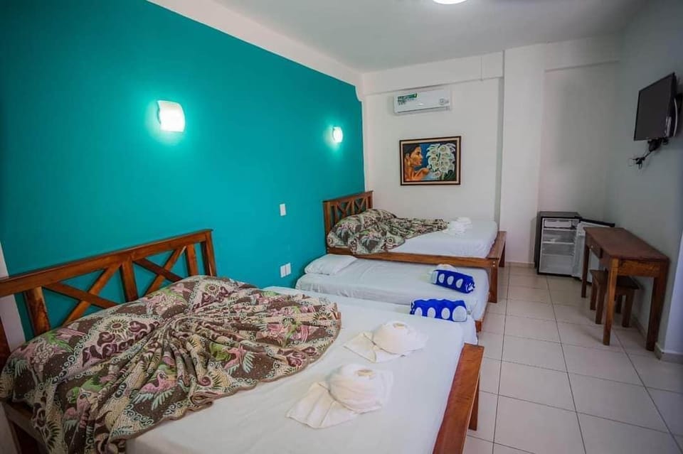 Family Room | Desk, laptop workspace, free WiFi, bed sheets
