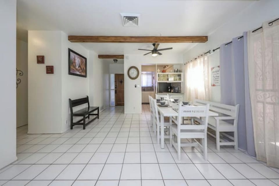 Lots of space for the family to gather around the dining table and share a meal.