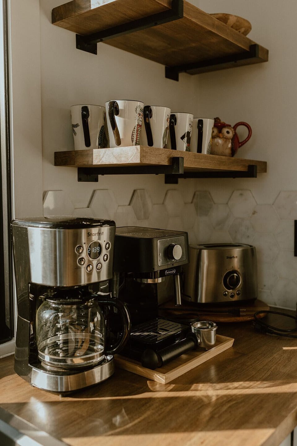 Drip coffee maker and espresso machine for coffee lovers.