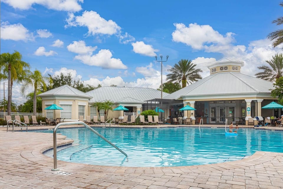 Windsor Palms resort pool - Butterfly Palm