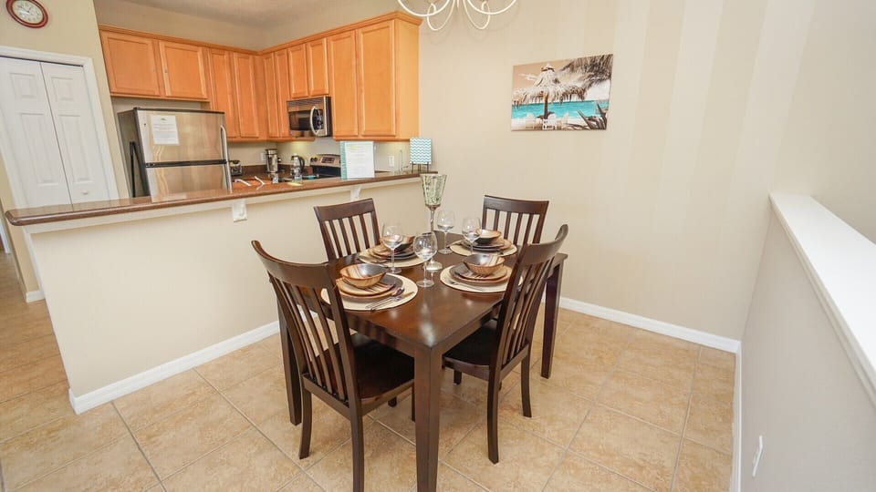 Dining area - Minions Retreat