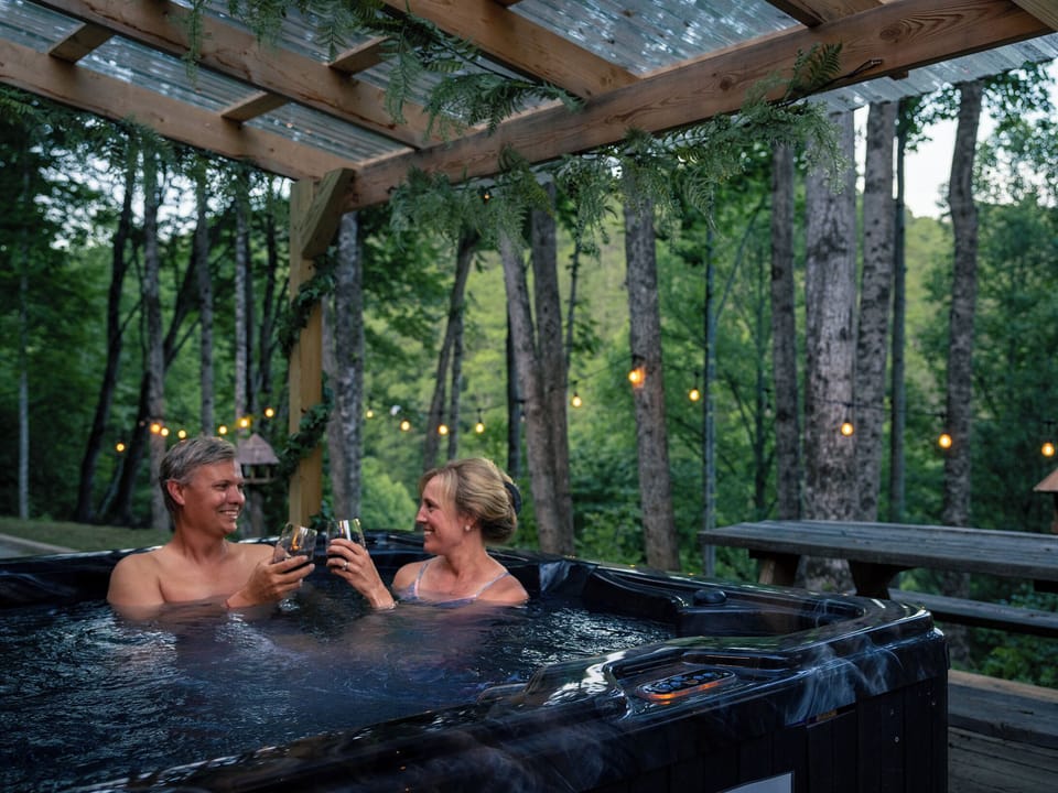 Luxury cozy cabin bryson city 3 little bears retreat 2 hot tub