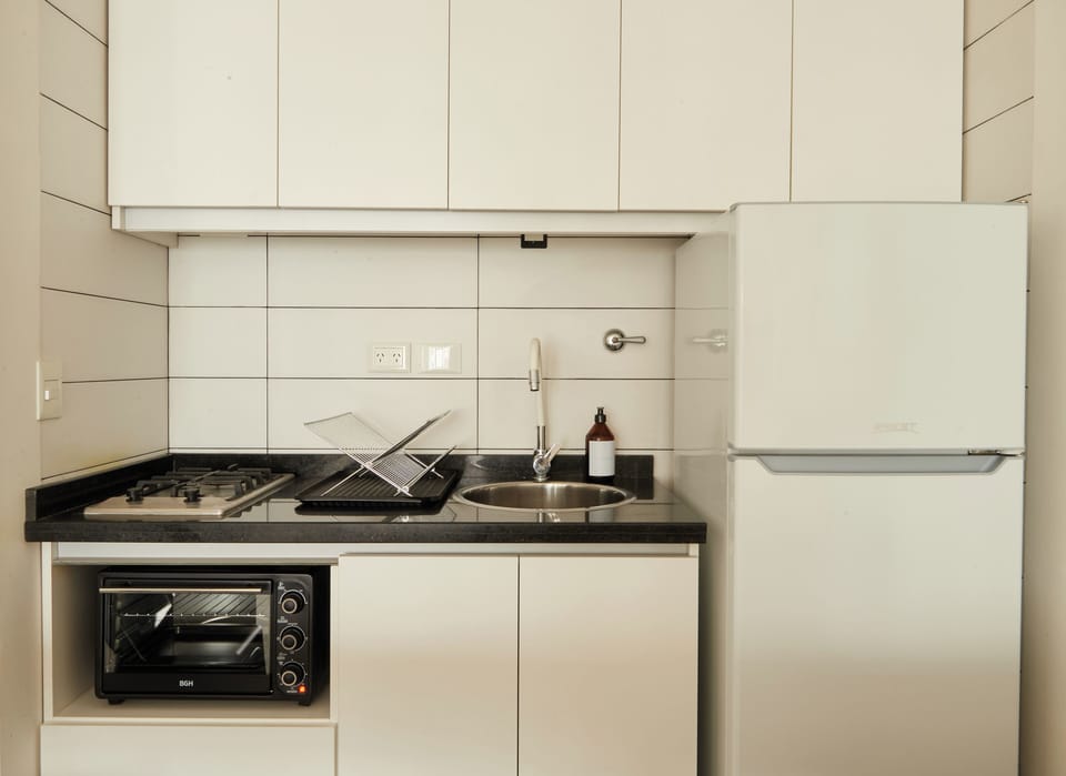 Studio | Private kitchen | Fridge, microwave, toaster, cookware/dishes/utensils