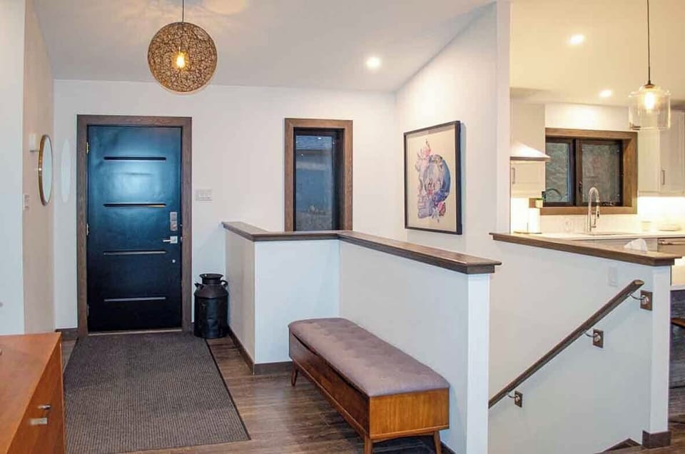 Foyer and Stairs to Lower Level