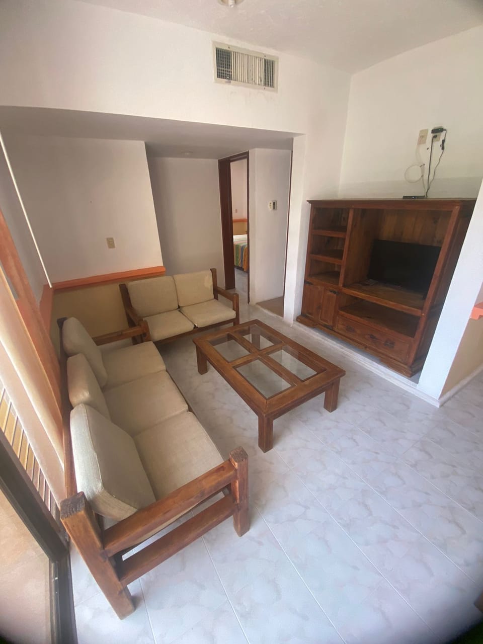 Deluxe Room | Living area | 19-inch flat-screen TV with cable channels