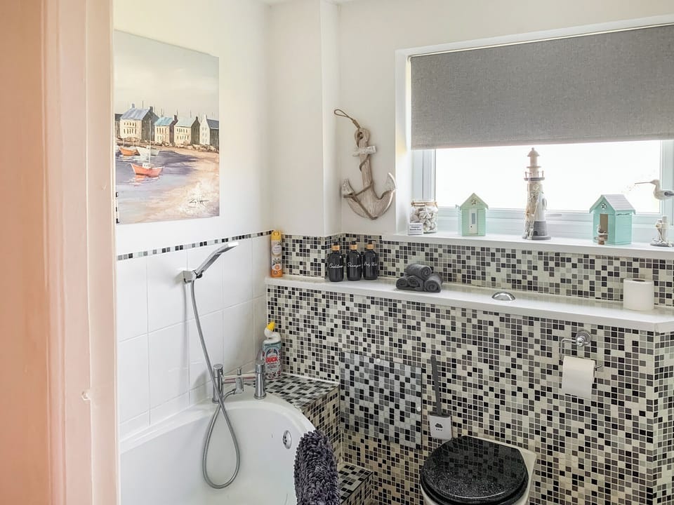 Bathroom | Sunny Prestatyn Apartment, Prestatyn