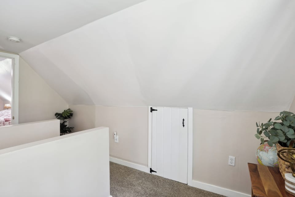 Loft | Laptop-Friendly Desk